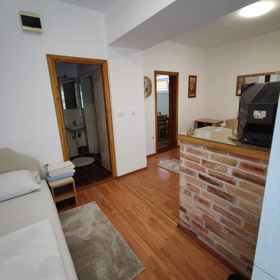 Apartments And Rooms Lena Mostar Exterior foto